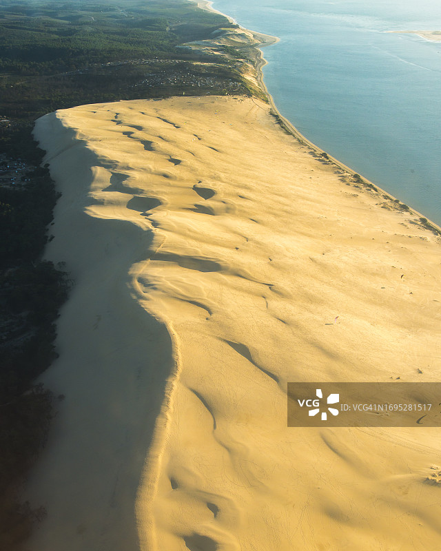 飞越阿尔卡雄盆地图片素材
