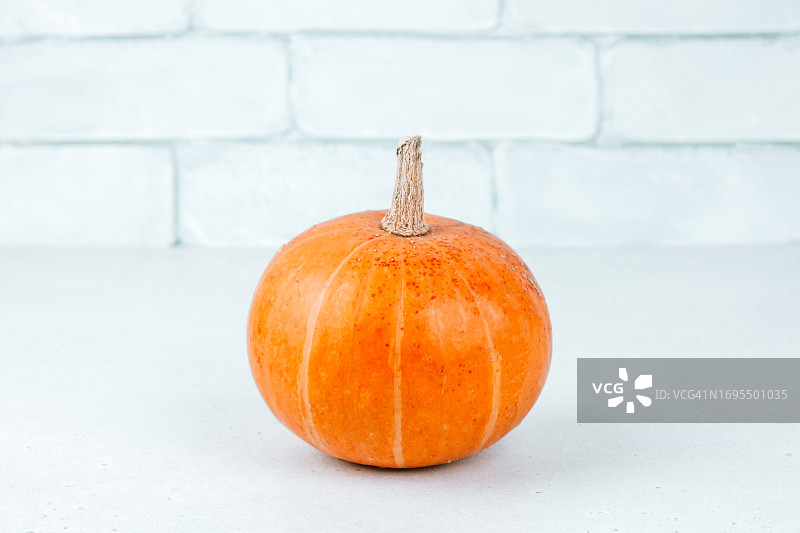 厨房桌上的南瓜特写图片素材