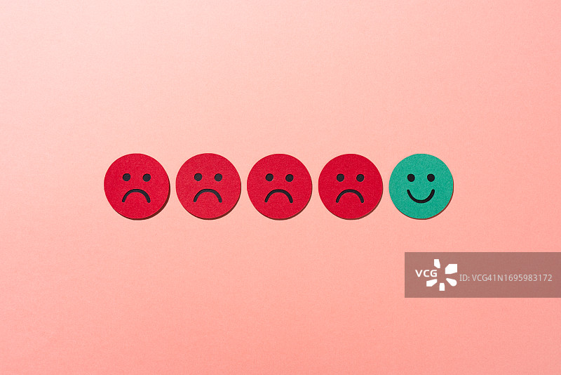 一个由表情符号组成的差评星级纸艺图片素材