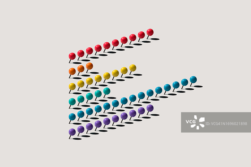 用彩色图钉制作的各种长度的条形图图片素材