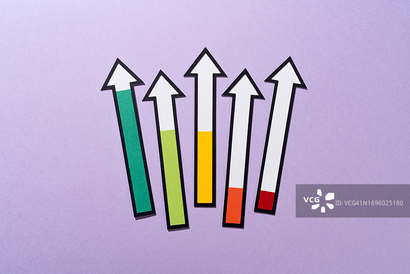 不同长度和颜色的进度条上升箭头图片素材