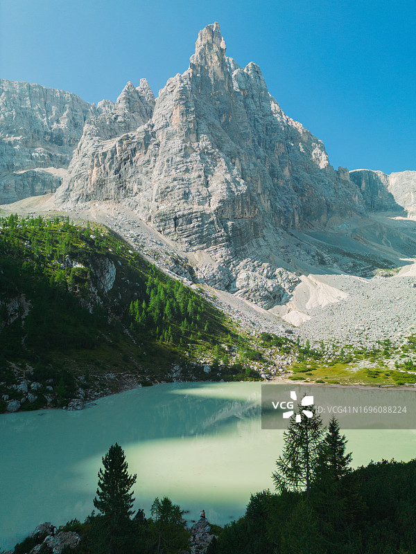 多洛米蒂山索拉皮斯湖航拍图片素材