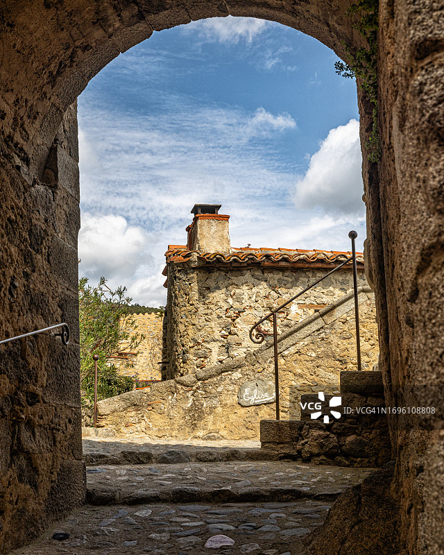 法国奥克西塔尼的于斯小街图片素材