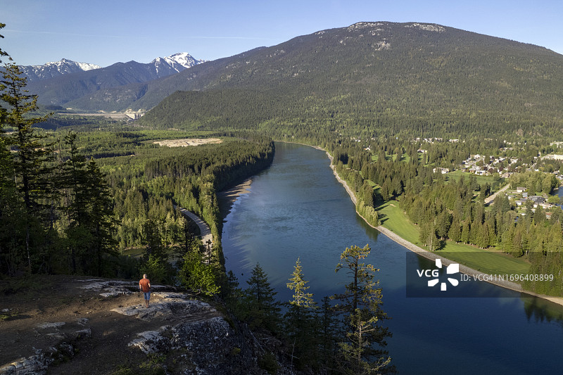 男人徒步旅行图片素材