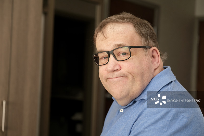 患有自闭症的男人的肖像图片素材