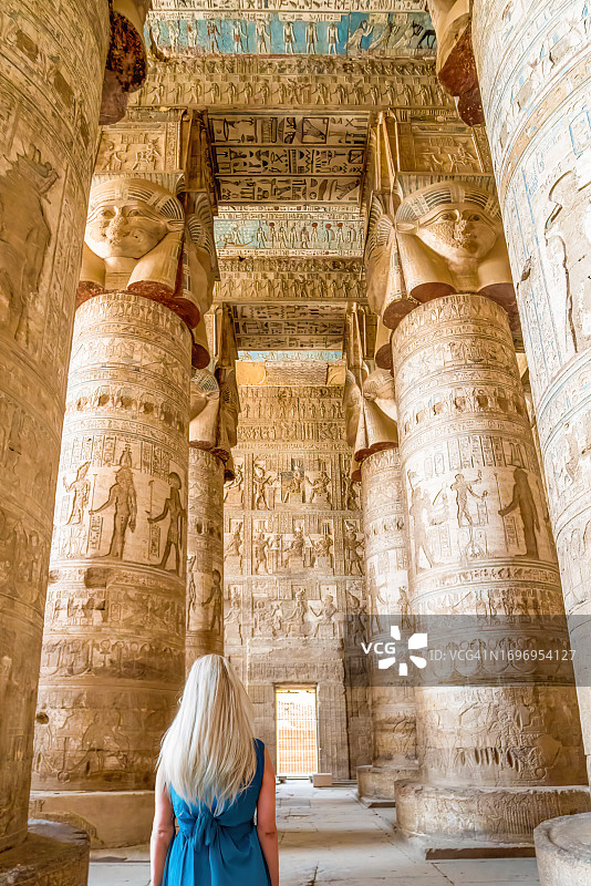 埃及丹德拉哈索尔神庙柱厅图片素材