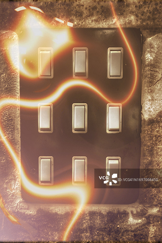 带光轨的电子按钮，多元宇宙入口图片素材