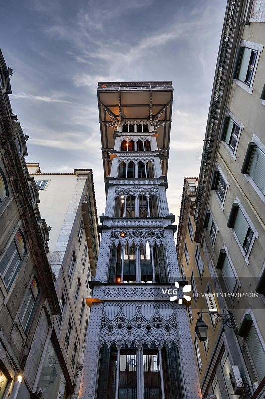 葡萄牙里斯本圣胡斯塔升降机夜景图片素材