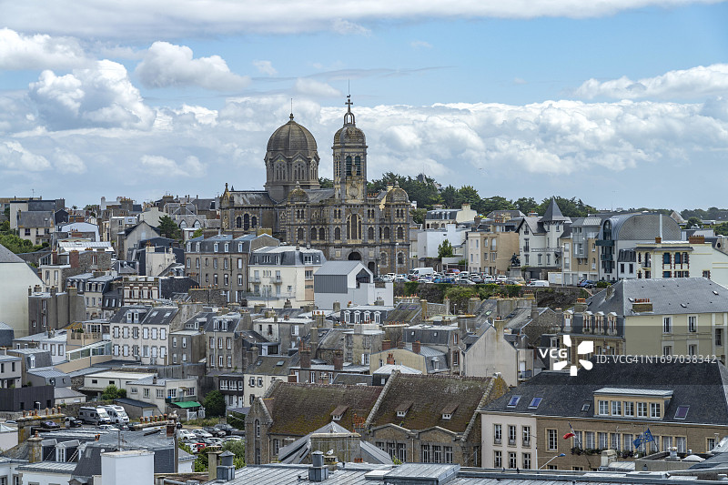 法国诺曼底格朗维尔圣保罗教堂小镇风光图片素材