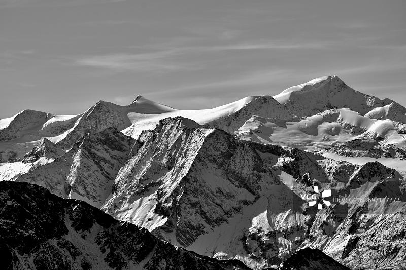 奥地利高陶恩国家公园：秋季大威内迪格山冰川黑白照图片素材