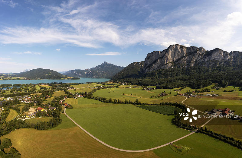 奥地利上奥地利州萨尔茨卡默古特蒙德塞兰德沙夫山和德拉痕万德圣洛伦茨无人机航拍图片素材