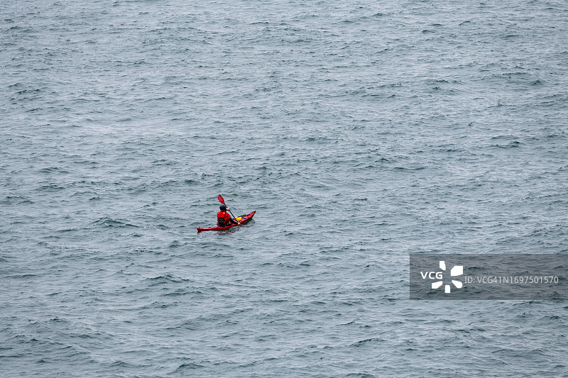 海中独木舟划手图片素材