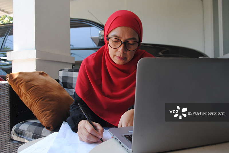 负责财务的商业顾问女人图片素材