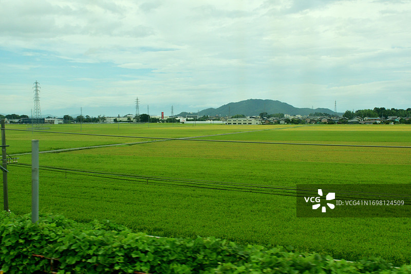 日本乡村风光：从东海道新干线看到的日本中西部景色图片素材