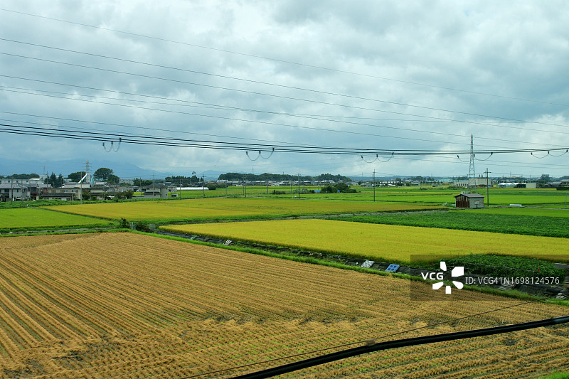 日本乡村风光：从东海道新干线看到的日本中西部景色图片素材