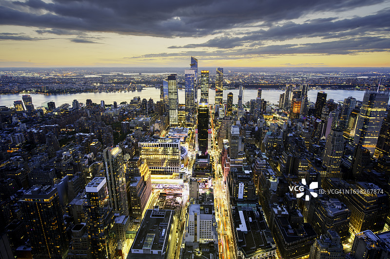 纽约市曼哈顿中城34街日落黄昏景色图片素材