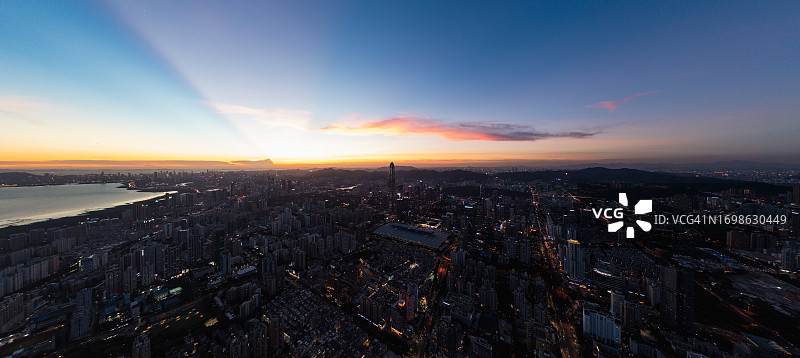 深圳城市天际线黄昏全景图片素材