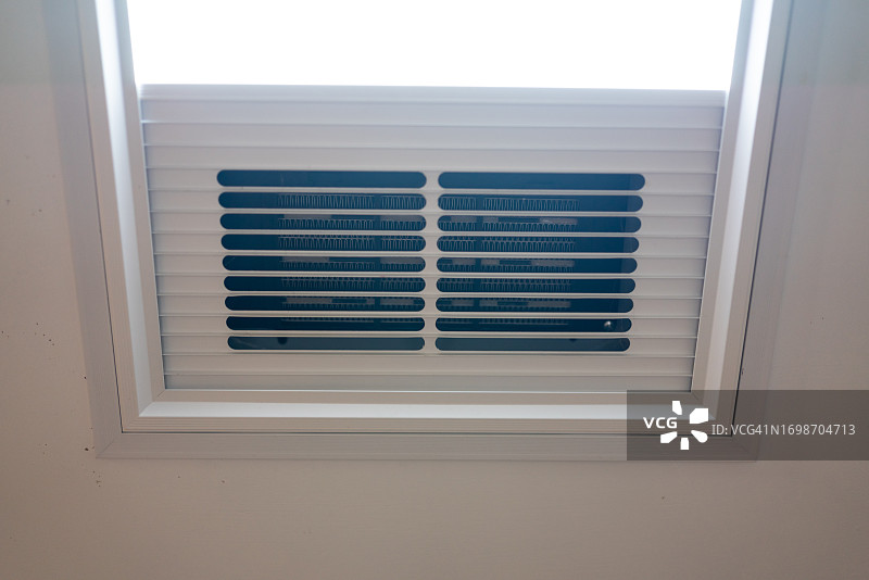 浴室顶部的排气扇图片素材