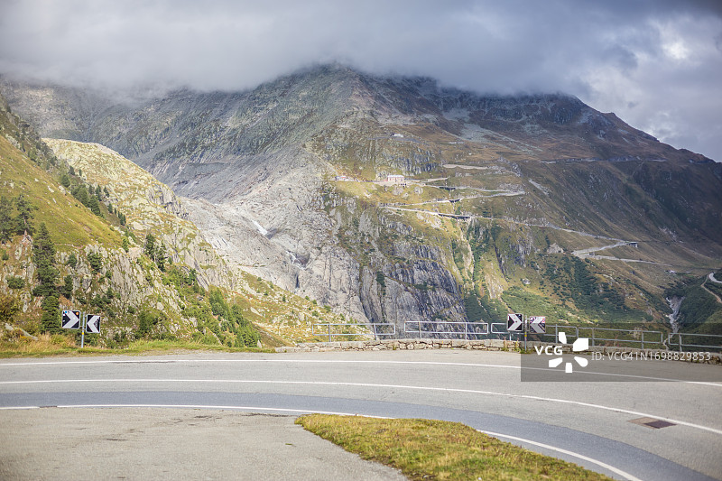 富尔卡山口山路图片素材