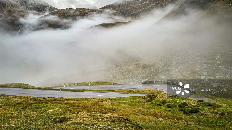 富尔卡山口山路图片素材