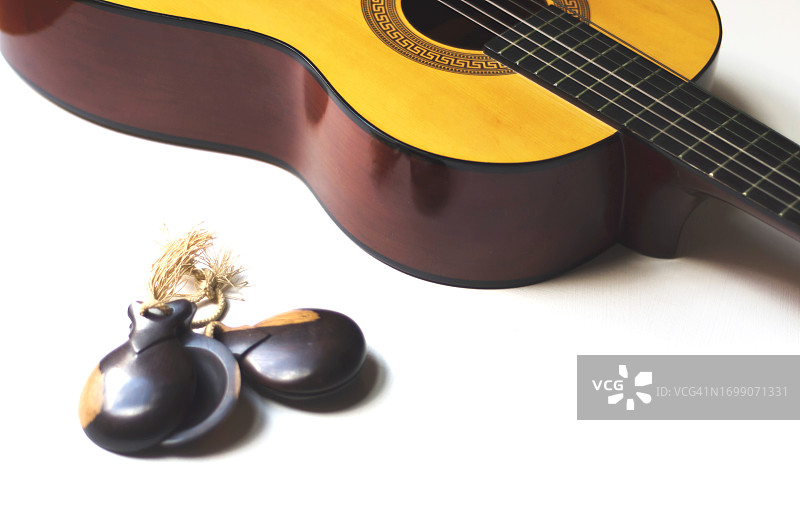 古典吉他和响板图片素材