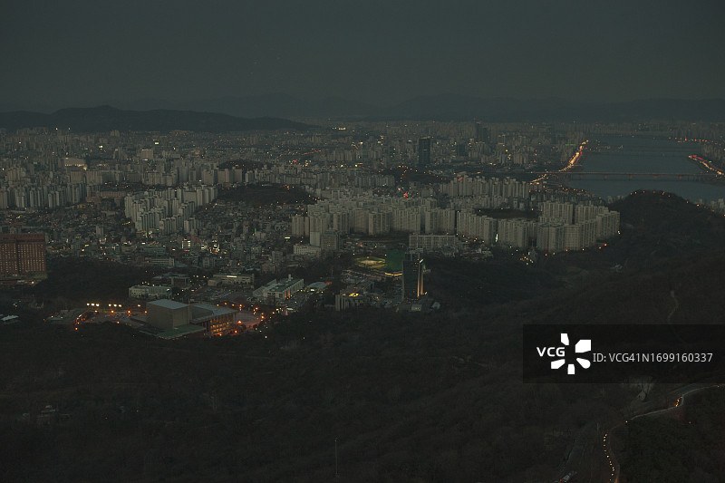 从摩天大楼俯瞰首尔城市景观图片素材