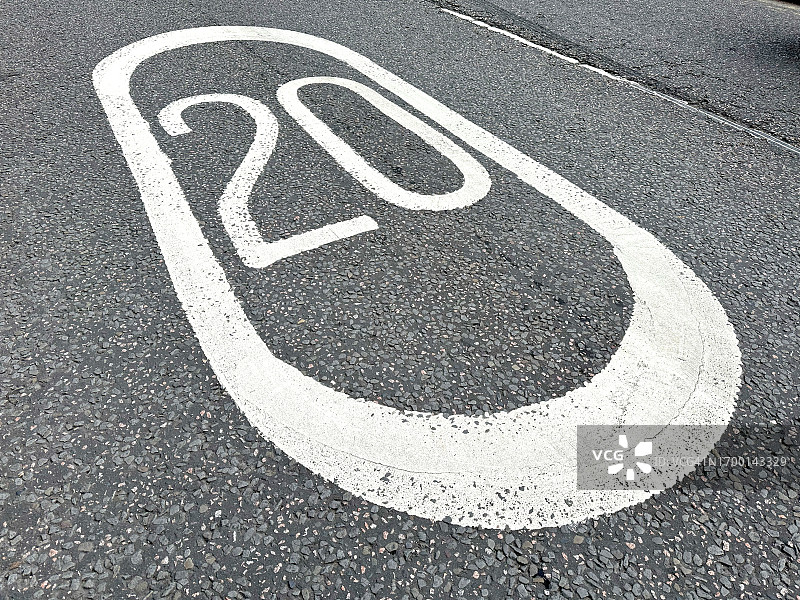 20英里/小时新道路限速标志图片素材