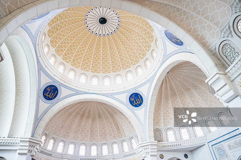 马来西亚吉隆坡联邦直辖区清真寺的穹顶装饰图片素材