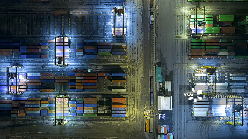集装箱港口夜景鸟瞰图片素材