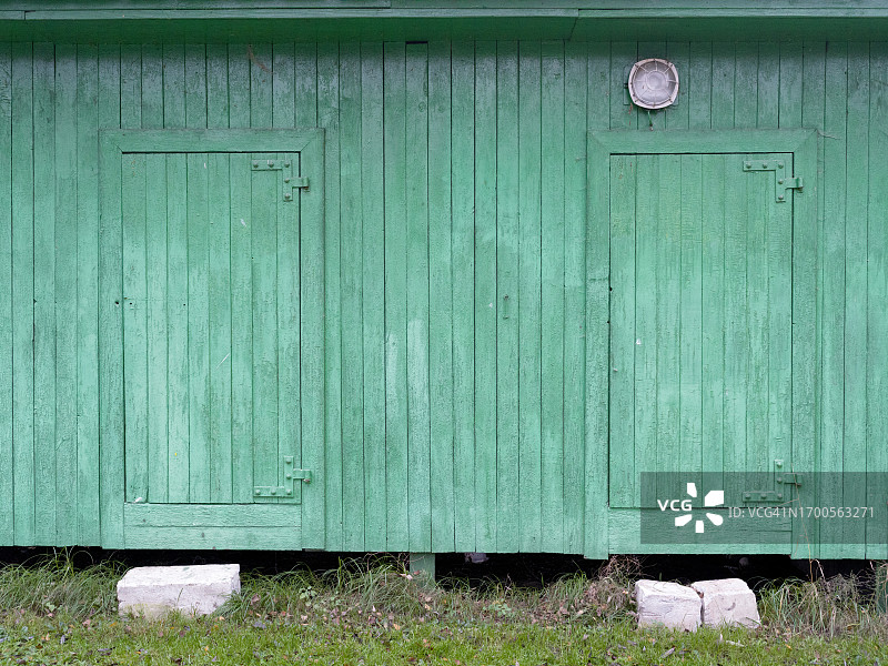 绿色木制小屋图片素材