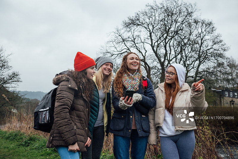 我们应该走这条路图片素材
