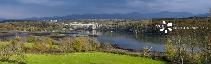 北威尔士梅奈吊桥图片素材
