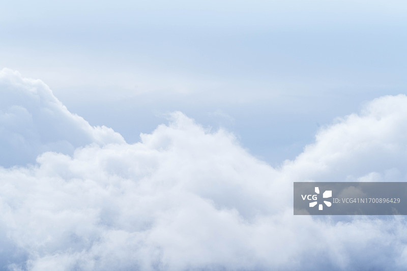 在云层之上图片素材
