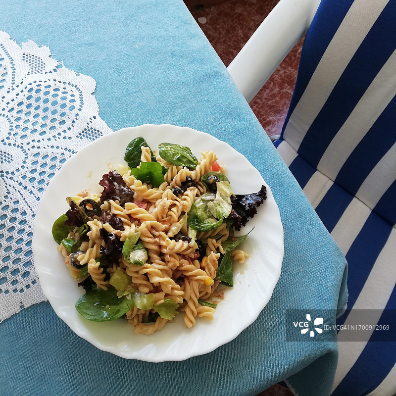 新鲜美味的意大利面沙拉图片素材