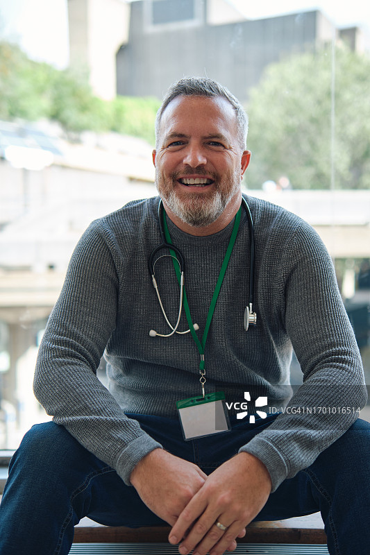 休息中的男医护人员图片素材