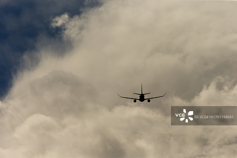 飞机起降图片素材