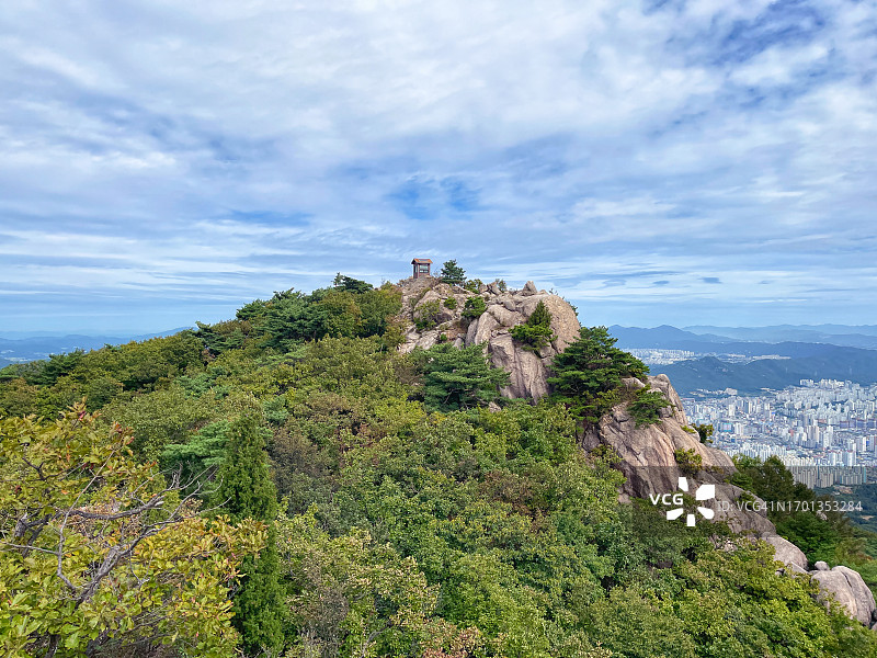 森林火灾观察哨图片素材