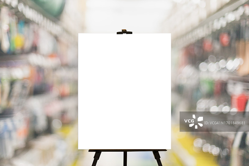 带超市通道背景的价格牌样机图片素材
