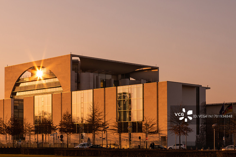 日落时分的德国总理府（德国柏林）图片素材