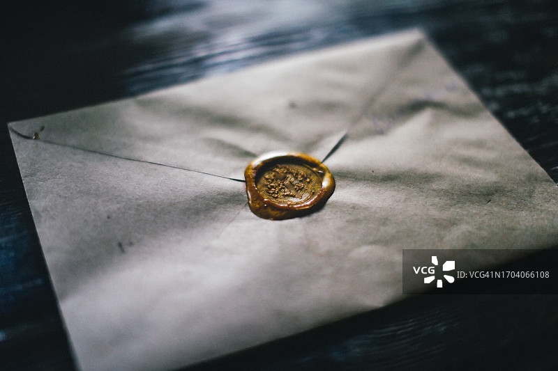 用蜡封的牛皮纸信封图片素材