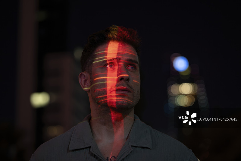 人脸上的抽象光影图片素材