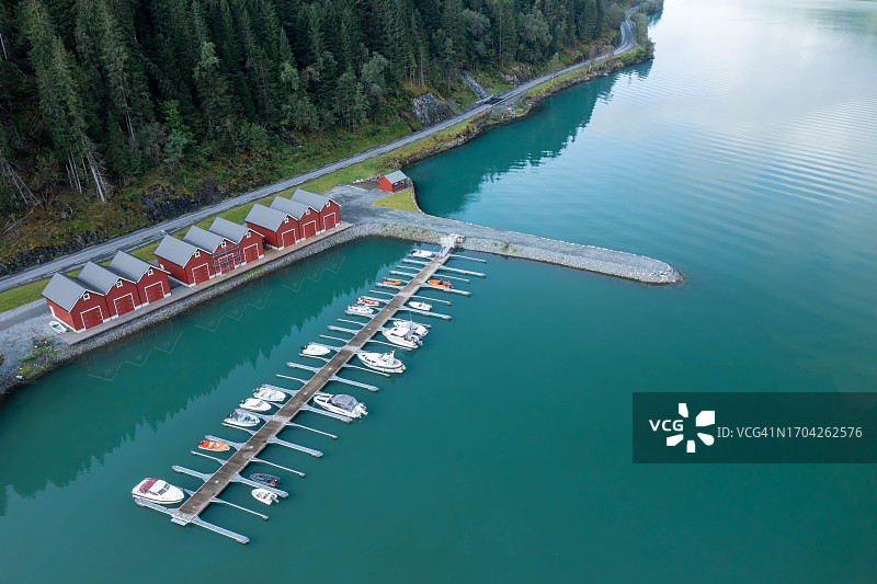 挪威伦恩码头的船只鸟瞰图片素材