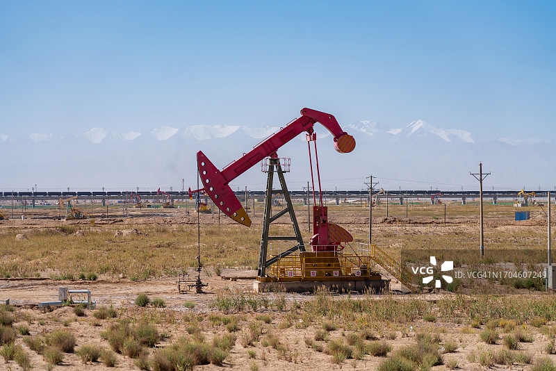 油田抽油机特写图片素材