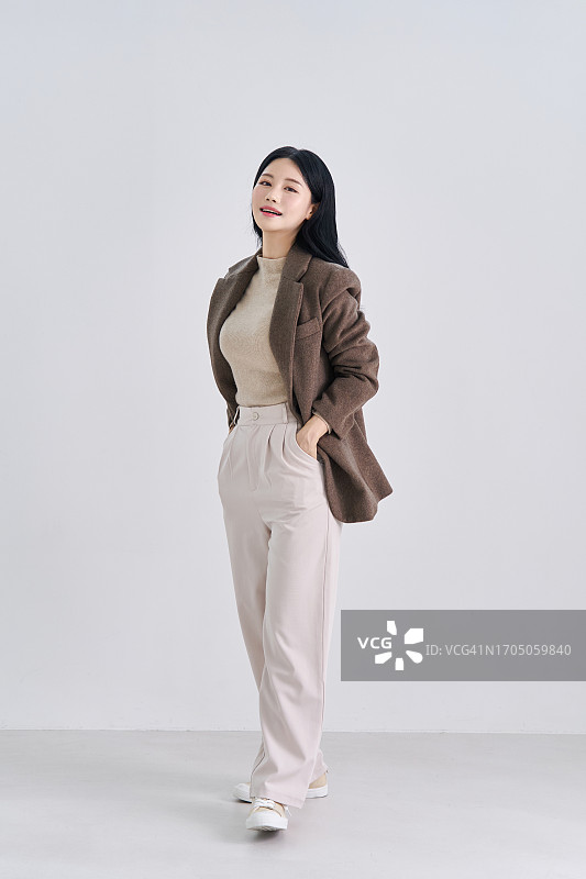 时尚暖和的秋季女装图片素材