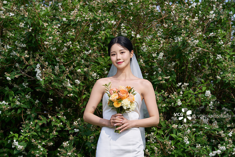 婚姻，新婚夫妇，婚纱，浪漫，新娘，小型婚礼，女人，花束图片素材