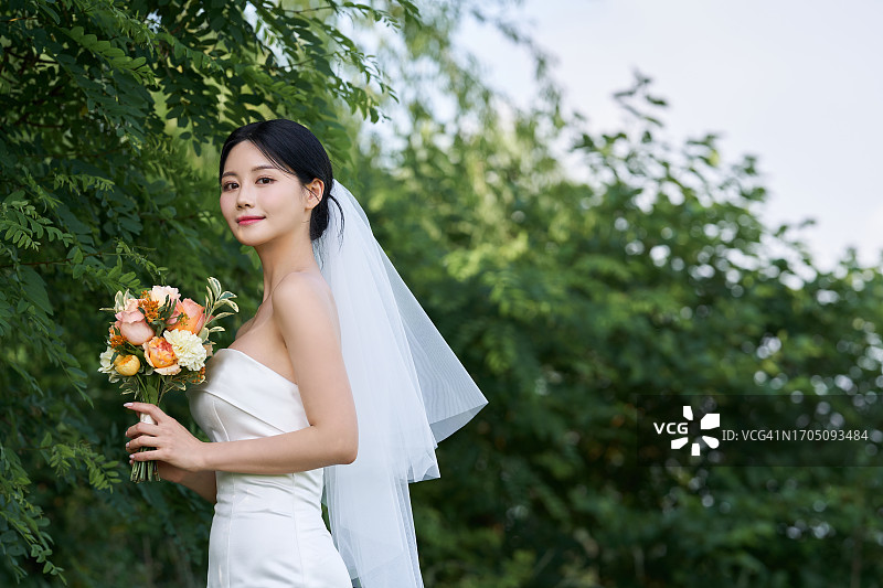 婚姻，新婚夫妇，婚纱，浪漫，新娘，小型婚礼，女人，花束图片素材