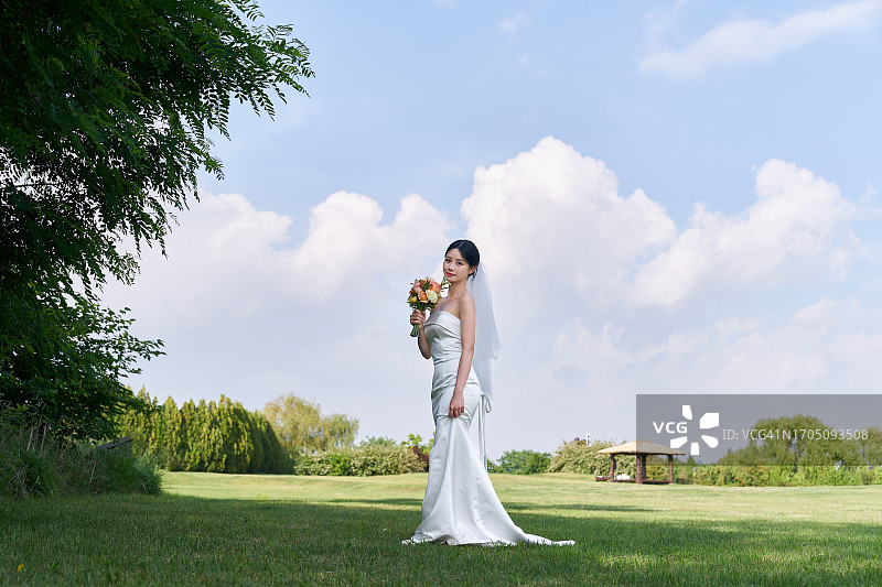 婚姻，新婚夫妇，婚纱，浪漫，新娘，小型婚礼，女人，花束图片素材