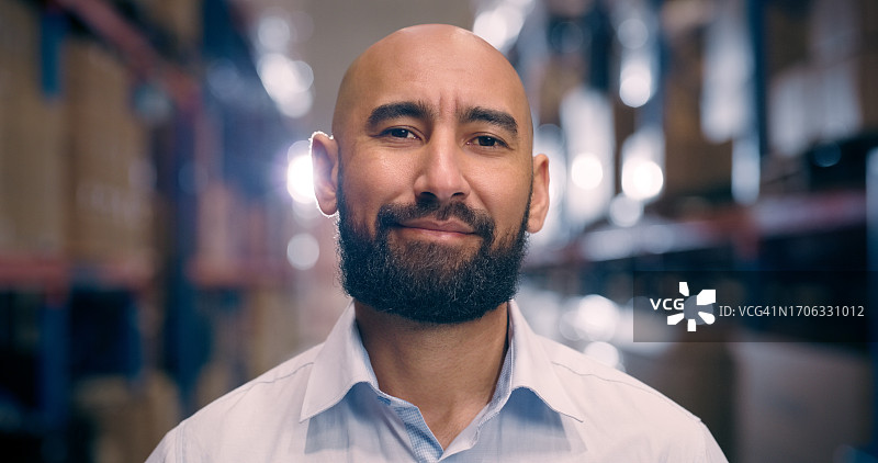 仓库经理的肖像：制造业和供应链管理图片素材