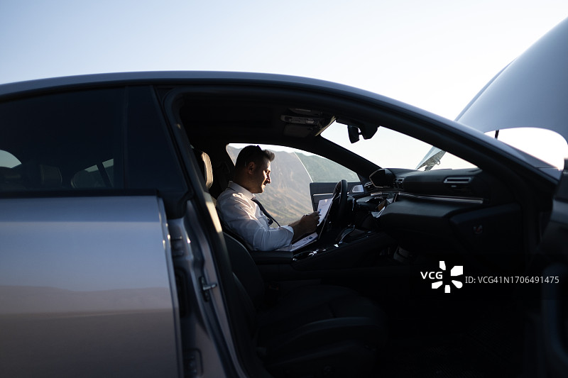 汽车抛锚的商人图片素材