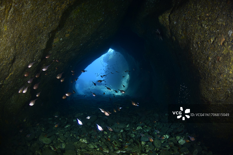 水下洞穴图片素材